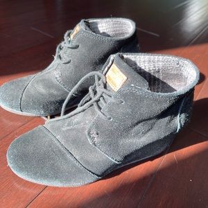 Toms black booties